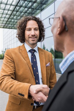 Close up portrait men shaking hands multiracial Stockbilder - Premium RF Lizenzfrei, Bildnummer: 6121-07992510