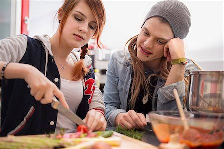 preparing food - Young couple preparing food in kitchen, Munich, Bavaria, Germany Stock Photo - Premium Royalty-Free, Code: 6121-07992526
