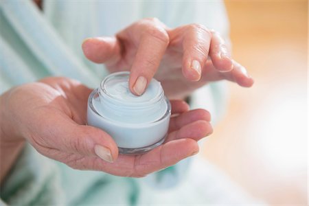 Senior woman applying moisturizer, Munich, Bavaria, Germany Stock Photo - Premium Royalty-Free, Code: 6121-08106569