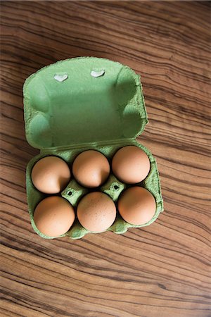 High angle view of eggs tray on table, Munich, Bavaria, Germany Stockbilder - Premium RF Lizenzfrei, Bildnummer: 6121-08106643