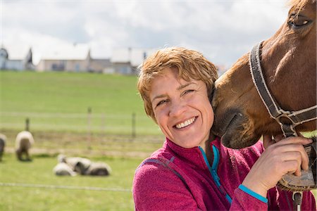 Close-up of woman with her dog in ranch, Bavaria, Germany Photographie de stock - Premium Libres de Droits, Code: 6121-08106664