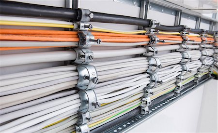 Cable clamps mounted on cables, Munich, Bavaria, Germany Stockbilder - Premium RF Lizenzfrei, Bildnummer: 6121-08106760