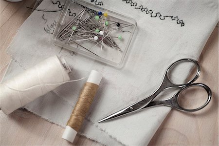 Close up of sewing kit, Bavaria, Germany Stock Photo - Premium Royalty-Free, Code: 6121-08106951