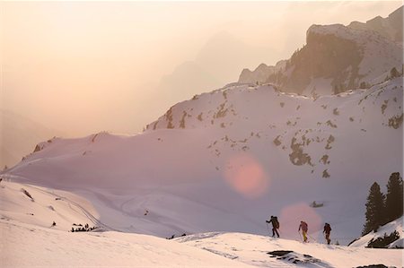 escalade de montagne - Ski mountaineers climbing on snowy mountain, Tyrol, Austria Photographie de stock - Premium Libres de Droits, Code: 6121-08106994