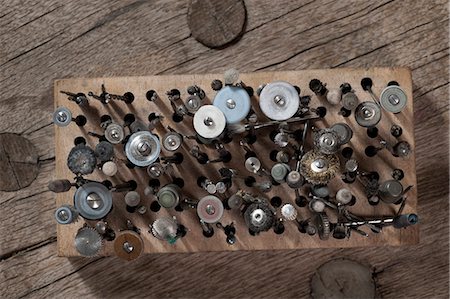 récolter (ramasser) - High angle view of assorted drill bits in workshop, Bavaria, Germany Photographie de stock - Premium Libres de Droits, Code: 6121-08106933