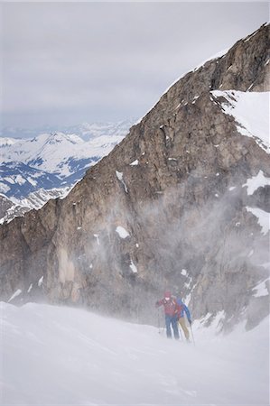 simsearch:6115-08101200,k - Ski mountaineers climbing on snowy mountain in snow storm, Zell Am See, Austria Stockbilder - Premium RF Lizenzfrei, Bildnummer: 6121-08107004