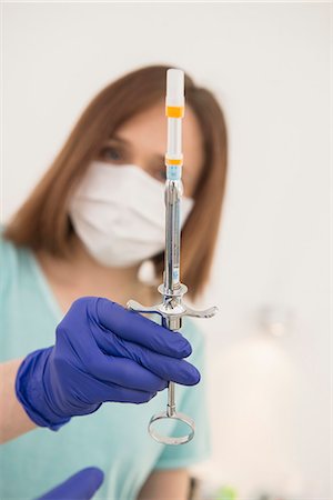 Dental assistant holding syringe, Munich, Bavaria, Germany Stockbilder - Premium RF Lizenzfrei, Bildnummer: 6121-08228448