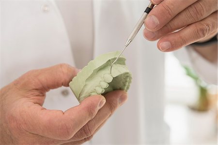 Dentist hand showing a model of teeth with dental equipment, Munich, Bavaria, Germany Stockbilder - Premium RF Lizenzfrei, Bildnummer: 6121-08228477