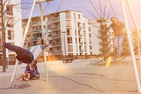 sportausrüstung - Friends swinging in a playground, Munich, Bavaria, Germany Stockbilder - Premium RF Lizenzfrei, Bildnummer: 6121-08228518