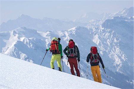 simsearch:6115-08101195,k - Ski tourers looking at mountains view, Tyrol, Austria Stockbilder - Premium RF Lizenzfrei, Bildnummer: 6121-08228671
