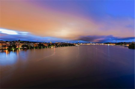 riddarholmen - City lit up at dusk, Riddarfjarden, Stockholm, Sweden Foto de stock - Sin royalties Premium, Código: 6121-08228789