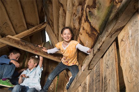 entre 8 y 9 años - Three children playing in a playground, Munich, Bavaria, Germany Foto de stock - Sin royalties Premium, Código: 6121-08228843