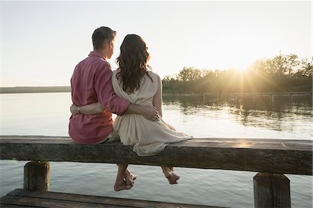 Mature couple sitting on pier looking at sunset, Bavaria, Germany Photographie de stock - Premium Libres de Droits, Code: 6121-08361570