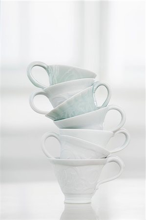 Close-up of stack of white cups, Bavaria, Germany Photographie de stock - Premium Libres de Droits, Code: 6121-08361591