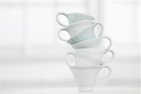 Close-up of stack of white cups, Bavaria, Germany Photographie de stock - Premium Libres de Droits, Code: 6121-08361602
