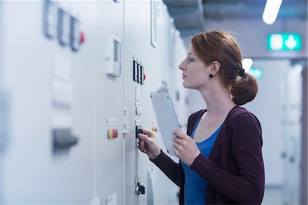 Young female engineer updating control panel using digital tablet in an industrial plant, Freiburg im Breisgau, Baden-Württemberg, Germany Stockbilder - Premium RF Lizenzfrei, Bildnummer: 6121-08522357