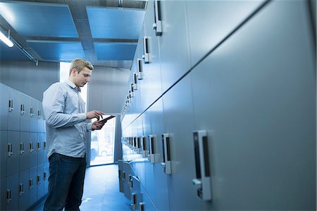 Young university student using digital tablet in locker room, Freiburg im Breisgau, Baden-Württemberg, Germany Stockbilder - Premium RF Lizenzfrei, Bildnummer: 6121-08522440