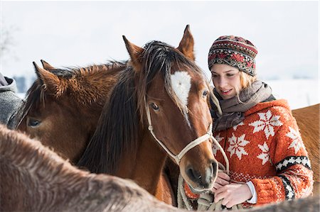 Young woman standing with horse in the farm, Bavaria, Germany Photographie de stock - Premium Libres de Droits, Code: 6121-08660238