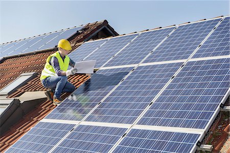 reflective clothing - Engineer on roof controlling solar panels Stock Photo - Premium Royalty-Free, Code: 6121-08972438