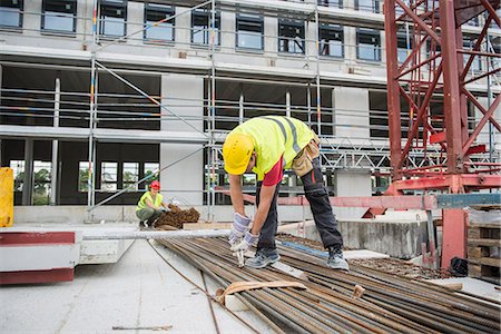 Construction workers working at building site Foto de stock - Sin royalties Premium, Código: 6121-09062448