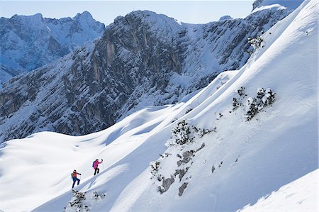 escalade de montagne - Couple climbing up the ski slope, Bavaria, Germany, Europe Photographie de stock - Premium Libres de Droits, Code: 6121-09146410