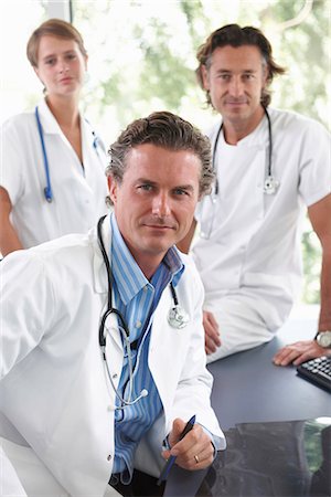 simsearch:6113-07589254,k - Portrait of doctors and nurse Stock Photo - Premium Royalty-Free, Code: 6122-07691883