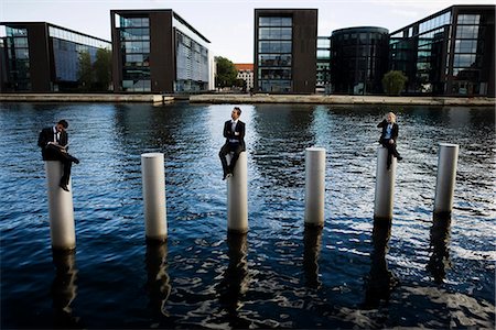 post business - 3 people sitting on poles Photographie de stock - Premium Libres de Droits, Code: 6122-07691967