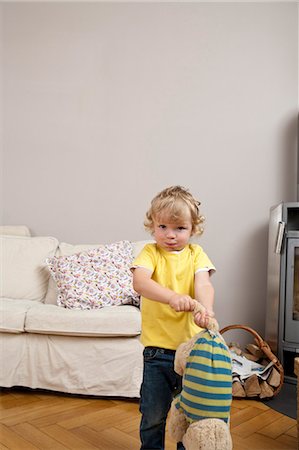 simsearch:6122-07691999,k - Child playing with toy Stock Photo - Premium Royalty-Free, Code: 6122-07691995