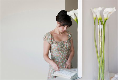 flower lobby - Woman reading music book Stock Photo - Premium Royalty-Free, Code: 6122-07694043