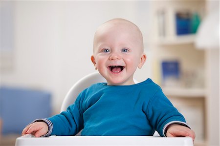 simsearch:649-02732506,k - Smiling baby boy sitting in high chair Foto de stock - Sin royalties Premium, Código: 6122-07694042