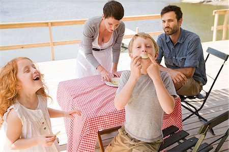 simsearch:862-03711619,k - Family enjoying lakeside vacation Stock Photo - Premium Royalty-Free, Code: 6122-07694110