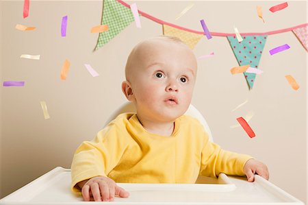 Baby boy sitting in highchair with bunting Stockbilder - Premium RF Lizenzfrei, Bildnummer: 6122-07694797