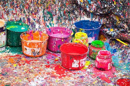 paint (substance) - Splattered paint and pots, San Telmo, Buenos Aires, Argentina Photographie de stock - Premium Libres de Droits, Code: 6122-07695071