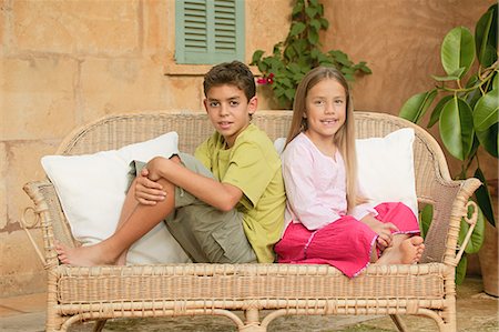 spanish - Portrait of young brother and sister Photographie de stock - Premium Libres de Droits, Code: 6122-07695262