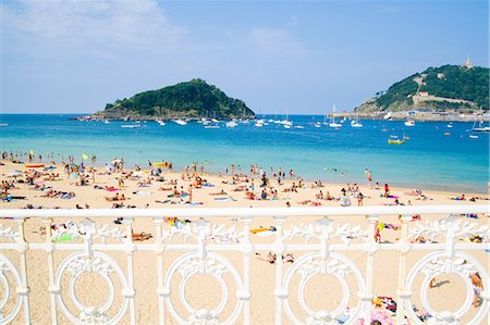 spain san sebastian - Ondarreta Beach, San Sebastian, Basque Country Spain Foto de stock - Sin royalties Premium, Código: 6122-07695731