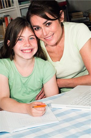 simsearch:649-07064282,k - Mother helping daughter with homework Photographie de stock - Premium Libres de Droits, Code: 6122-07696736