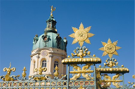 Gates, Charlottenburg Palace, Berlin, Germany Photographie de stock - Premium Libres de Droits, Code: 6122-07696919