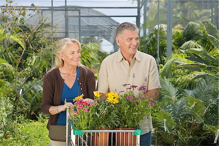 simsearch:6122-07697023,k - Couple shopping in garden centre Stock Photo - Premium Royalty-Free, Code: 6122-07697057