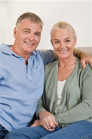 simsearch:6122-07697023,k - Portrait of a mature couple Stock Photo - Premium Royalty-Free, Code: 6122-07697030