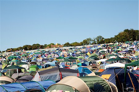 Tents at summer music festival Photographie de stock - Premium Libres de Droits, Code: 6122-07697358