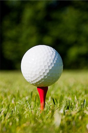 simsearch:614-05522909,k - Golf ball and tee, close up Fotografie stock - Premium Royalty-Free, Codice: 6122-07697389