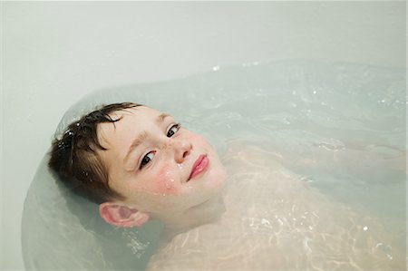 Portrait of boy in bath Stock Photo - Premium Royalty-Free, Code: 6122-07697859