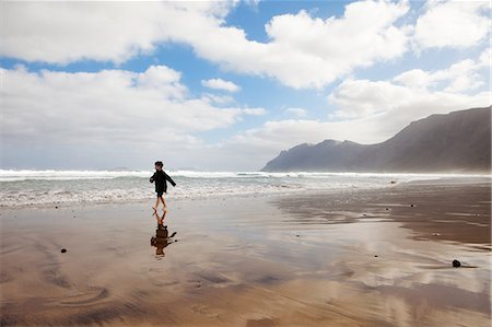 Boy running on a beach Stock Photo - Premium Royalty-Free, Code: 6122-07697963