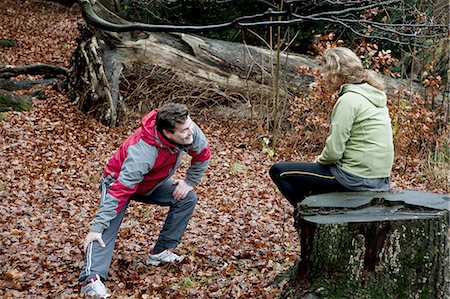 simsearch:614-06002107,k - Mature couple performing warming up exercises in forest Photographie de stock - Premium Libres de Droits, Code: 6122-07698024