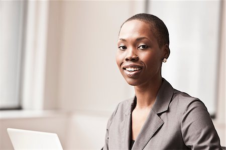 earring ethnic woman - Young businesswoman, portrait Stock Photo - Premium Royalty-Free, Code: 6122-07698146