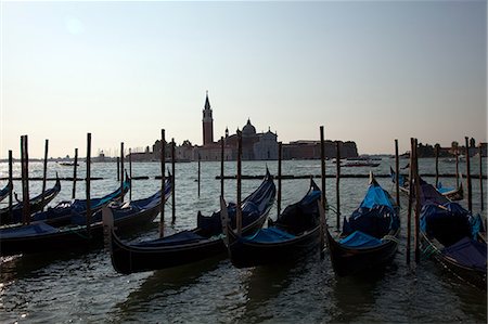 Gondolas and giudecca san giorgio maggiore, venice, italy Foto de stock - Sin royalties Premium, Código: 6122-07698134