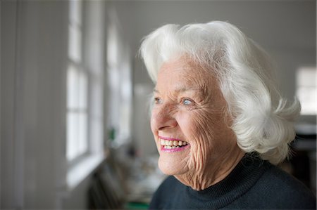 Portrait of senior woman looking out of window Stock Photo - Premium Royalty-Free, Code: 6122-07698253