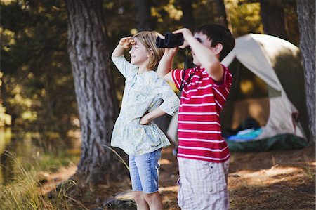 Children admiring view at campsite Photographie de stock - Premium Libres de Droits, Code: 6122-07699454