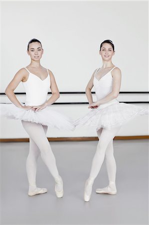 simsearch:6122-07700282,k - Ballet dancers posing together in studio Foto de stock - Sin royalties Premium, Código: 6122-07700298
