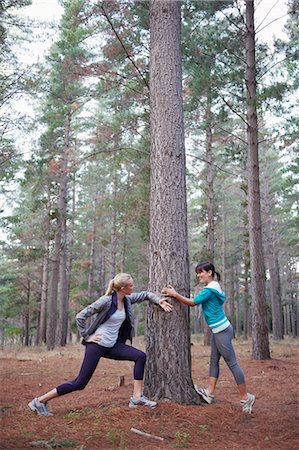 simsearch:649-05801419,k - Runners stretching in forest Photographie de stock - Premium Libres de Droits, Code: 6122-07700484